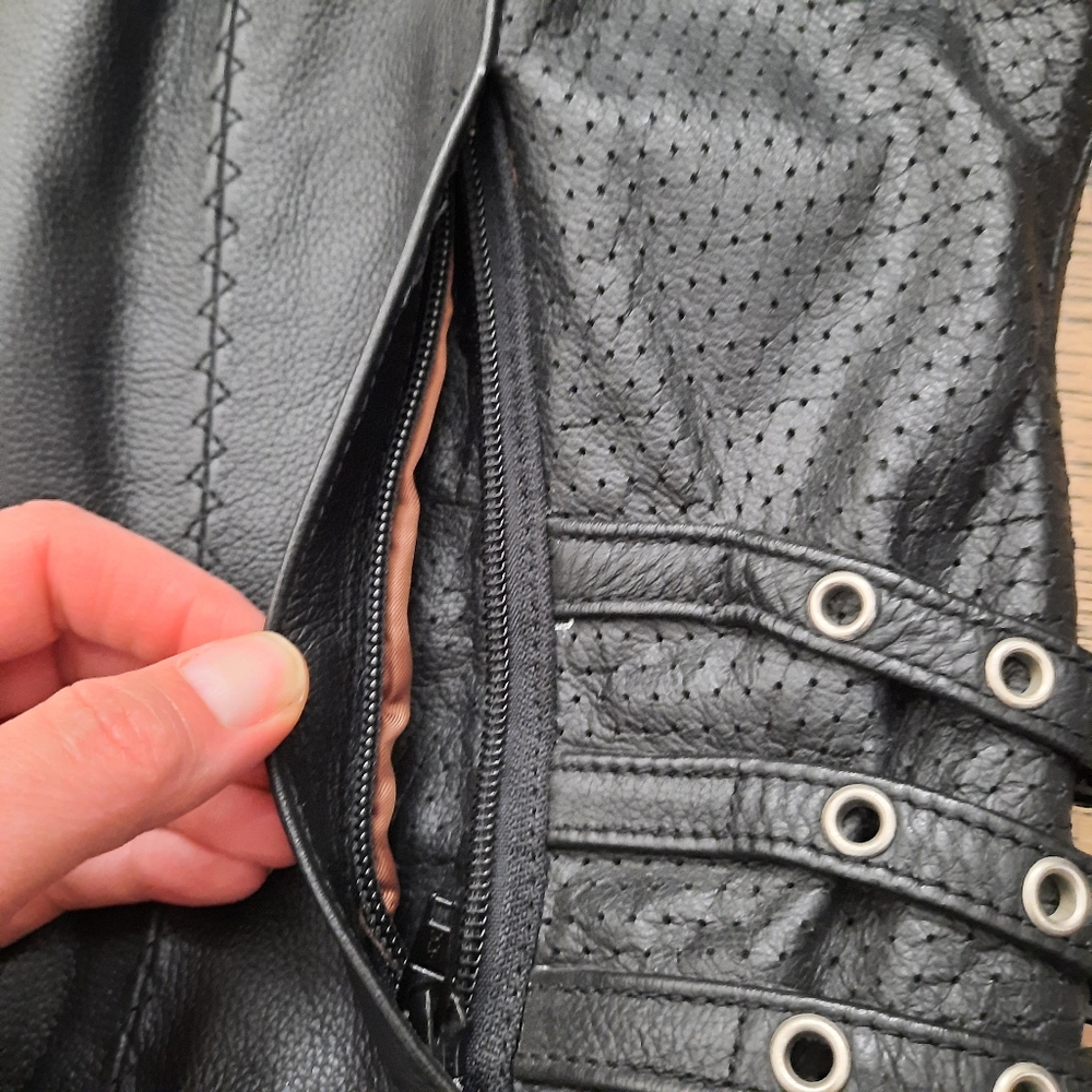 ICON Genuine Leather Vest - Picture 5 of 16